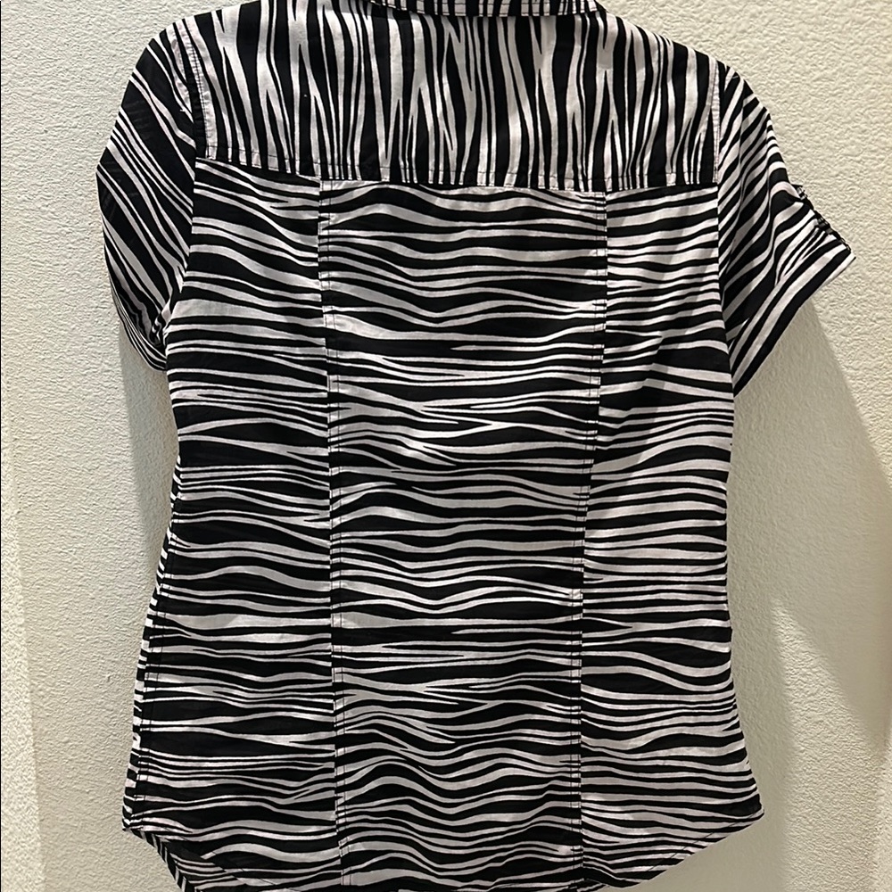 MICHAEL KORS Black and White Striped Women's Top - Picture 7 of 8